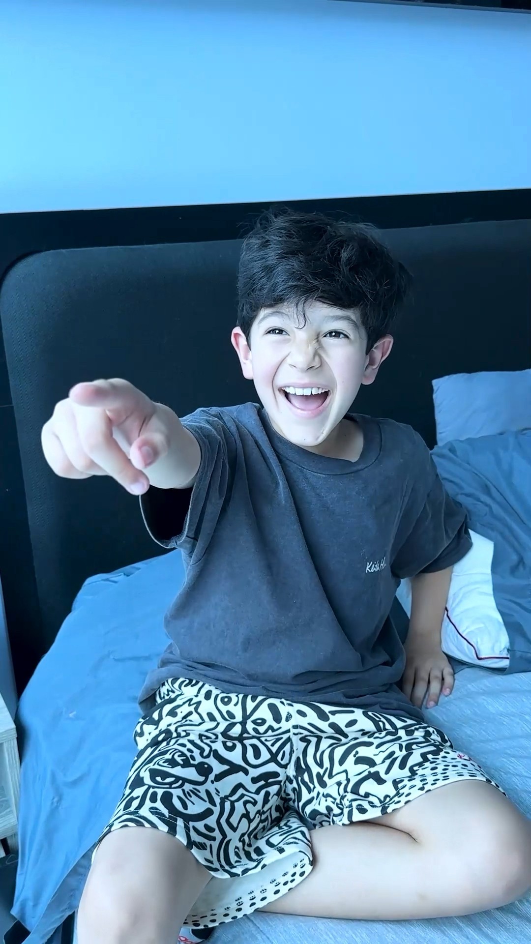 ¡Un Niño de 9 Años SE BURLA de mi NUEVO LOOK con BARBA! ??