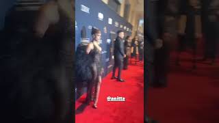 Anitta No Red Carpet Da Festa De Gala Pre-Grammy De Clive Davis.