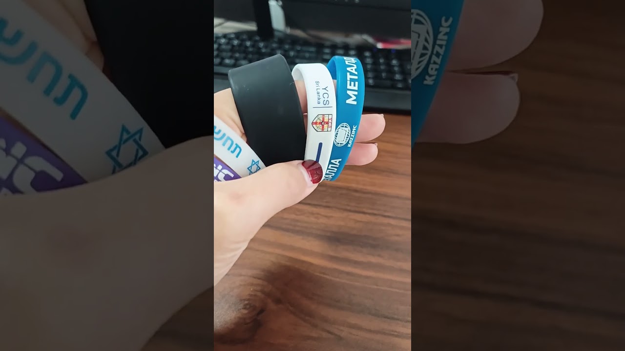 Unleash Your Brand with Custom Logo Silicone Wristbands!