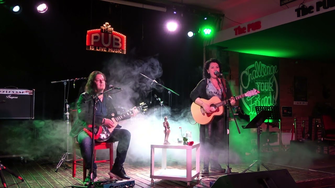 Claudia Serdan & Eugen Mihăescu            Mama Me