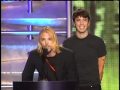 Dave Grohl and Taylor Hawkins induct Queen Rock and Roll Hall of Fame inductions 2001