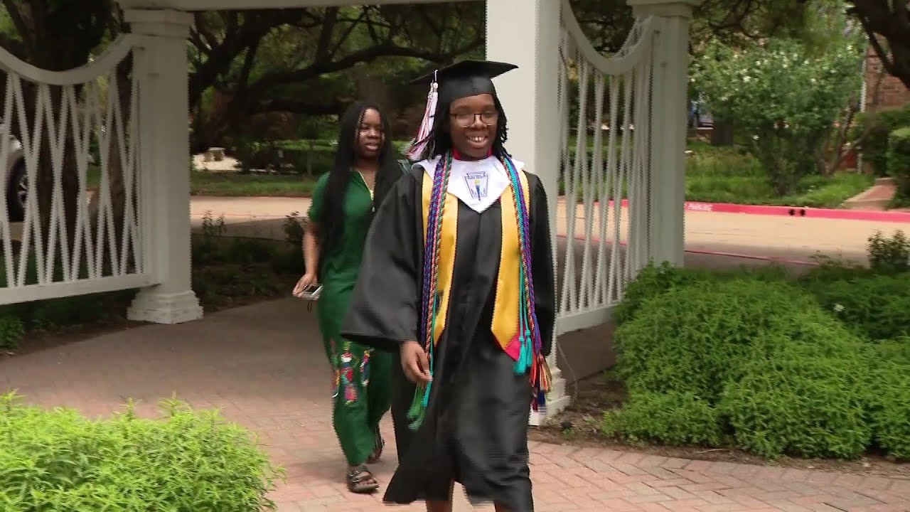 texas-girl-graduates-from-high-school-at-14-years-old-youtube