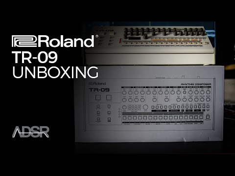 Roland TR-09 Unboxing