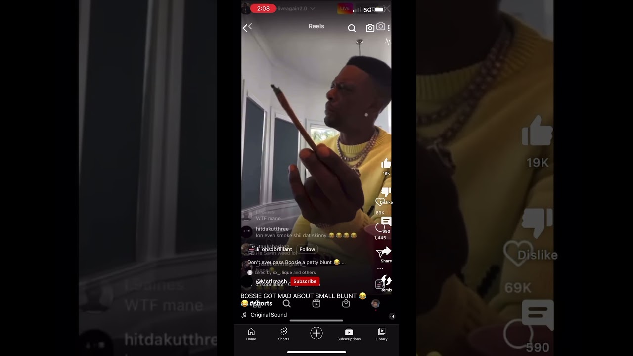 Boosie mad his friend rolled a skimp blunt 🤣🤣🤣 