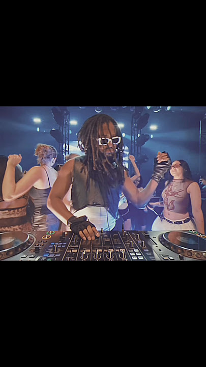 MY “OUI” REMIX OUT NOW ON ALL PLATFORMS 🤌🏽 Had to put my touch on this classic. Tap in @J@Jeremih