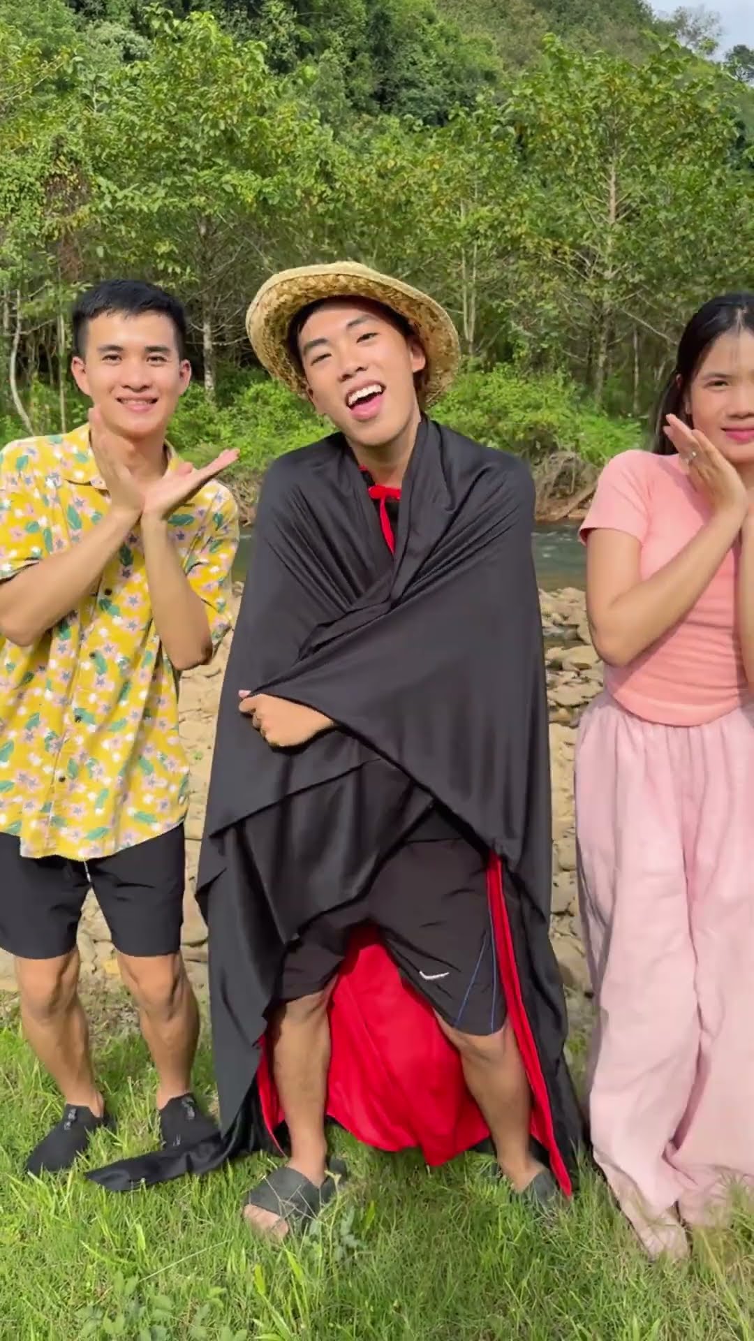 SH - Su Hào ở Bên trái hay bên phải nhảy múa || Dance cover by left \u0026 right #shorts