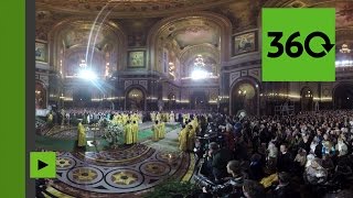 Images panoramiques de la messe de la Nativité à Moscou