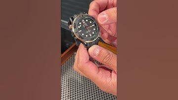 How to Set the Time on the Omega Seamaster Diver 300M | SwissWatchExpo