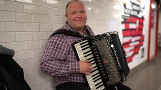 NYC Subway Musician: "Million of Scarlet Roses" Accordion Cover