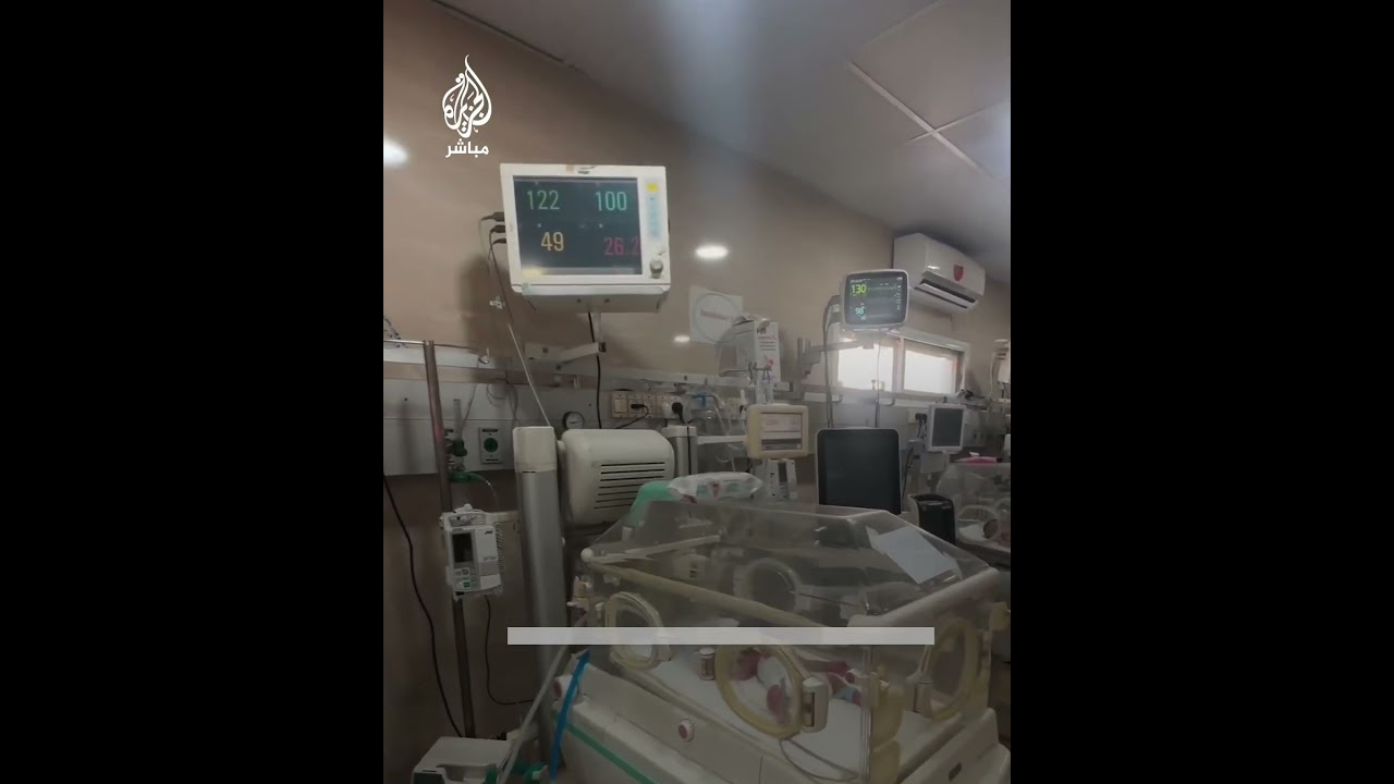 الطفل أمجد القانوع (3 سنوات) يعاني من سوء التغذية والجفاف بمستشفى كمال عدوان شمالي قطاع غزة