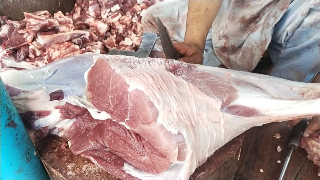 Buffalo Meat Cutting Skill | Modern Buffalo Cutting | Leg Cutting | Beef Cutting | MK Cutting Skills