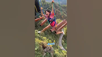انزلقت على ارتفاع شاهق شاهد كيف تم إنقاذها 