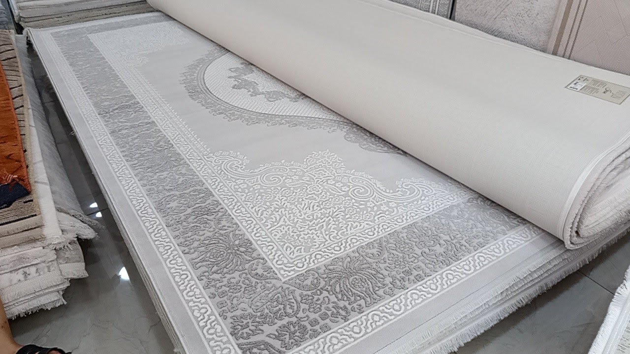 Annem için halı bakıyoruz👌