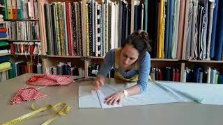 Rechte Lap Stof Bedrukt In Rijen Tekenen En Knippen