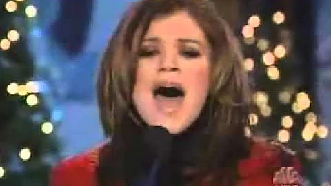 Kelly Clarkson - "O Holy Night" - Rockefeller Cent...