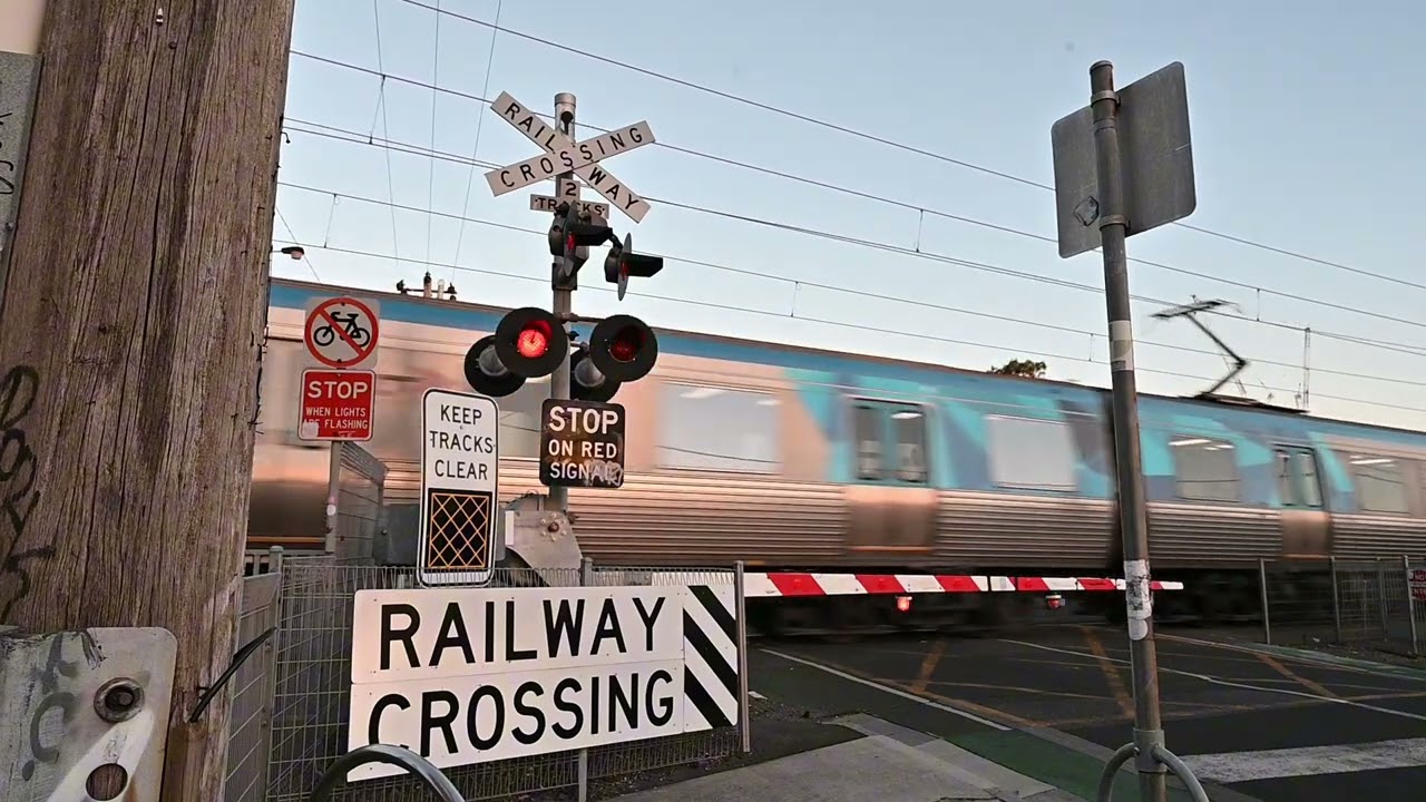 *RE-RECORDED* O'Hea Street Coburg - Metro Level Crossing (Recorded With @ozzietrponerd)