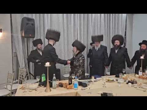 שמחת השבע ברכות בחצר הקודש נדבורנה באניא בראשות כ"ק האדמו'ר