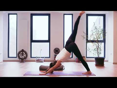 Video: Cum să vă slăbiți șoldurile cu yoga (cu imagini)