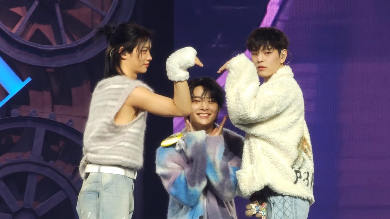 250215 스트레이키즈 팬미팅 복승아 상하이로맨스 키씽유 이글루 챌린지 | Stray Kids 5TH FANMEETING 𝗦𝗞𝗭 𝟱'𝗖𝗟𝗢𝗖𝗞