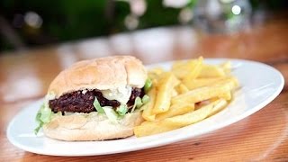 EAT AROUND JAMAICA: Simmer Down's superb 'Piggy Burger'