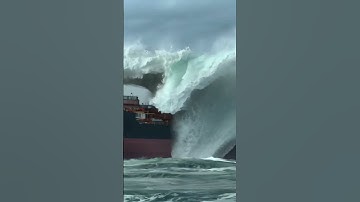 Massive Wave Covers a Tanker Ship! Can It Stay Afloat? #wave #ship #ocen