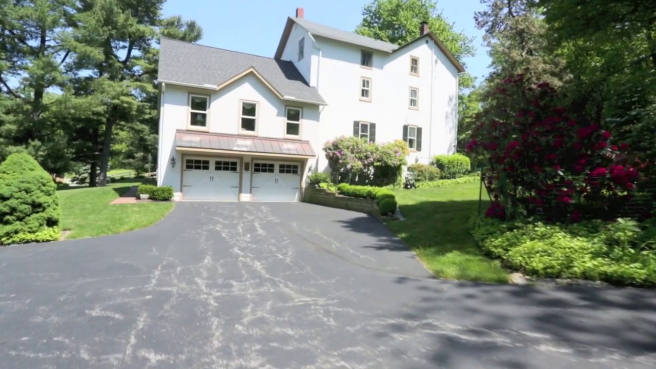 Beautiful Home Sits atop Valley Mountain! YouTube