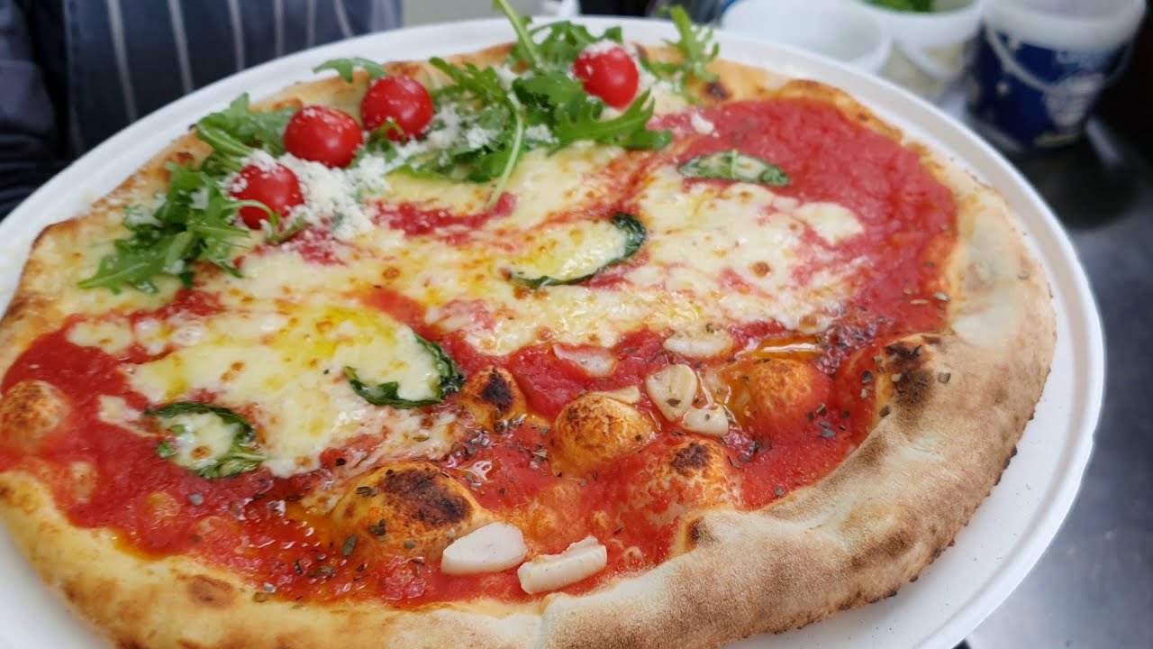 Pizza Tricolore ( Massimo Nocerino) - YouTube
