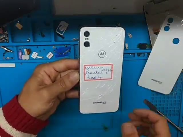 Motorola (Moto One) como trocar tampa traseira - YouTube
