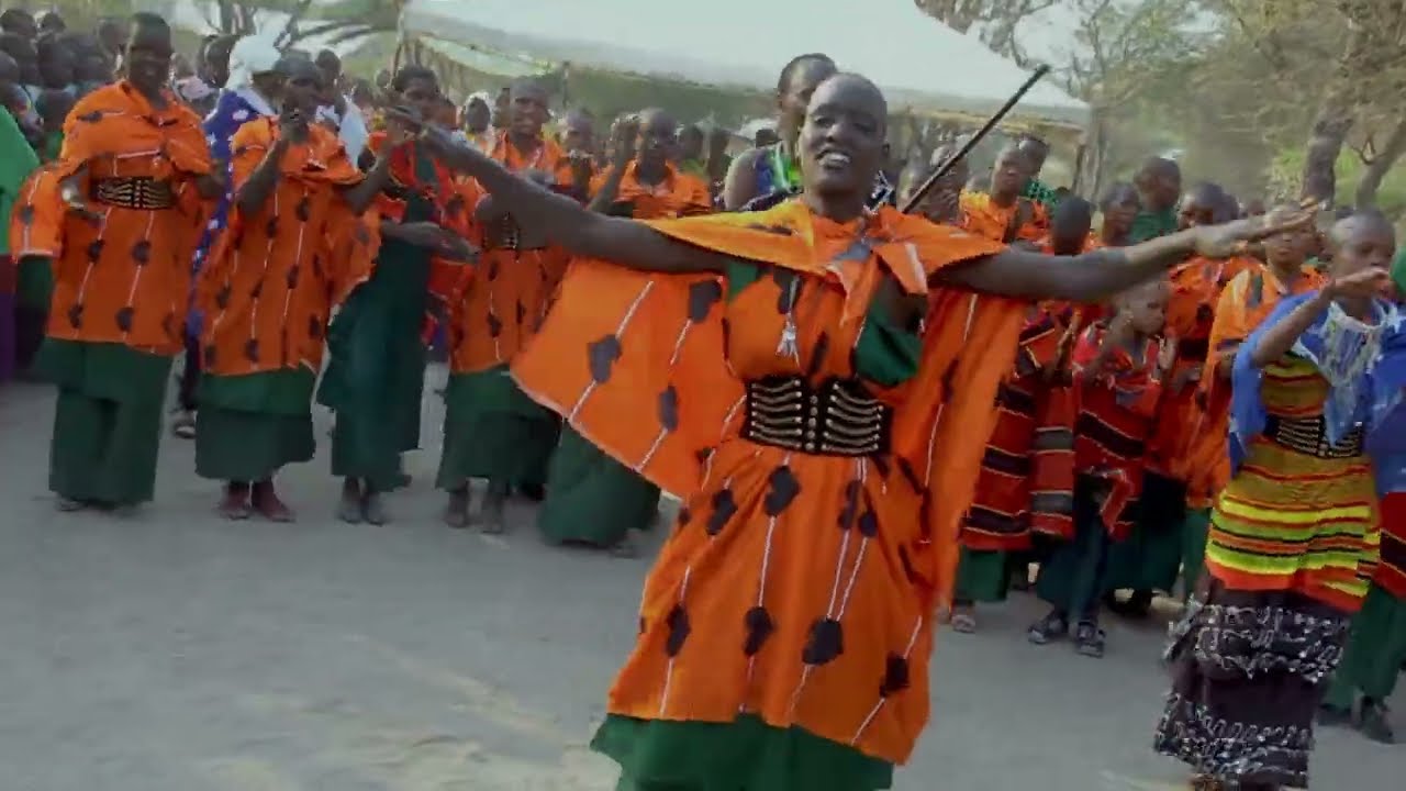 KWAYA YASHANGAZA WAGENI RASMI HARAMBEE YA UJENZI WA MAABARA IRKIUSHIBOR KWA Dr. NDING'A KWA WIMBO