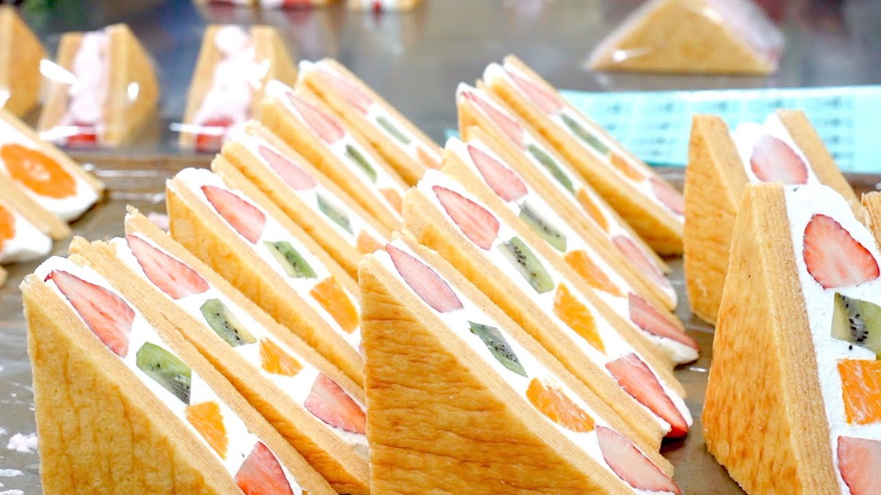 世界初、バウムクーヘンを使ったフルーツサンド！コロナ禍で生まれた新スイーツの秘密【村田屋/旬果バウムサンド】