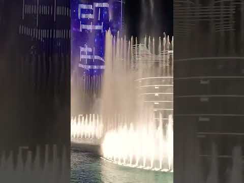 Видео: Burj Khalifa поющие фонтаны Dubai
