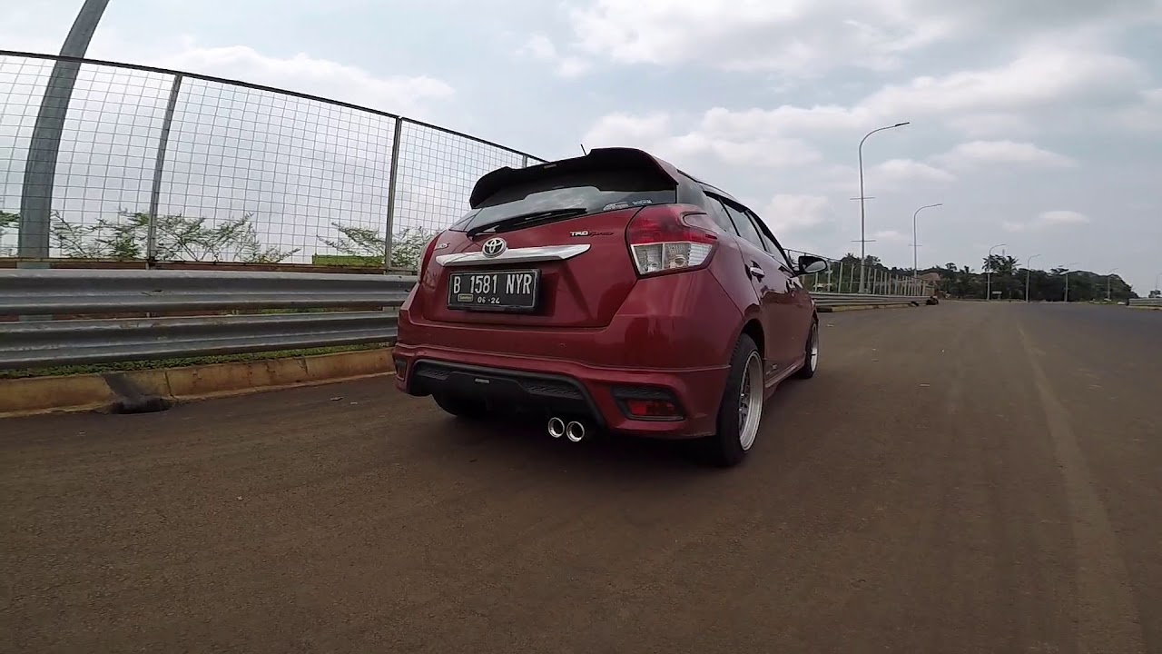 Toyota yaris with straight pipe exhaust YouTube