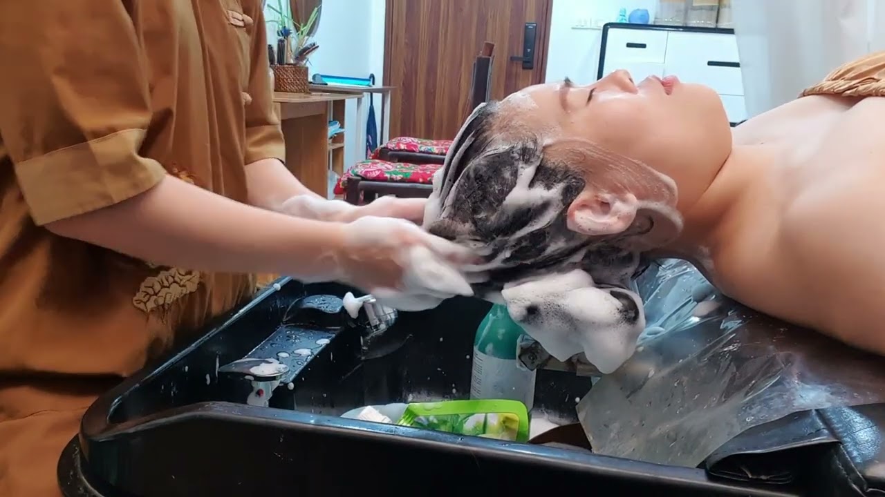 Intensive relaxing hair wash from the hands of my favorite artisan in Viet Nam