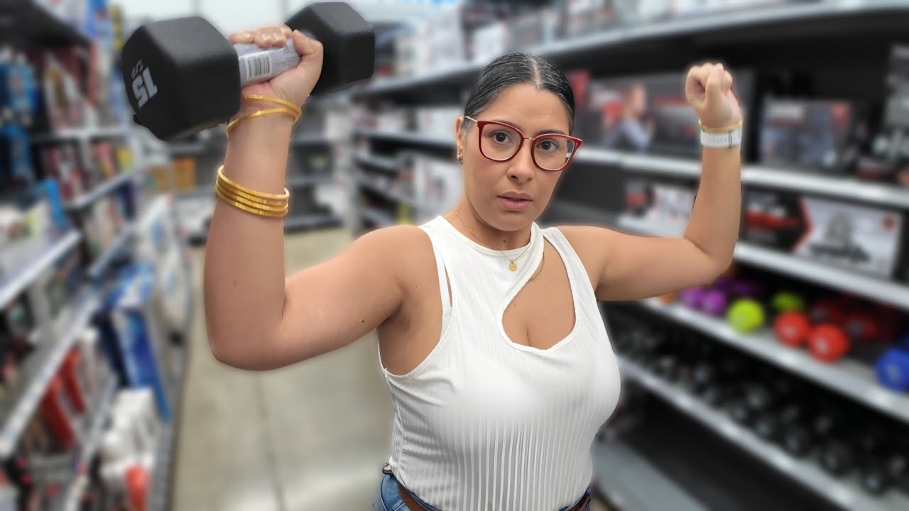 De Compras - Sharon Necesita Más Peso Para sus Ejercicios 