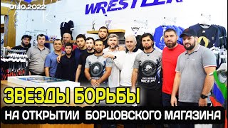 Звезды борьбы на открытии магазина WRESTLER