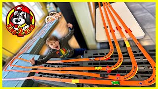 Kids Build🏎 LONGEST MINECRAFT RACE WITH ALL OUR HOT WHEELS TRACK