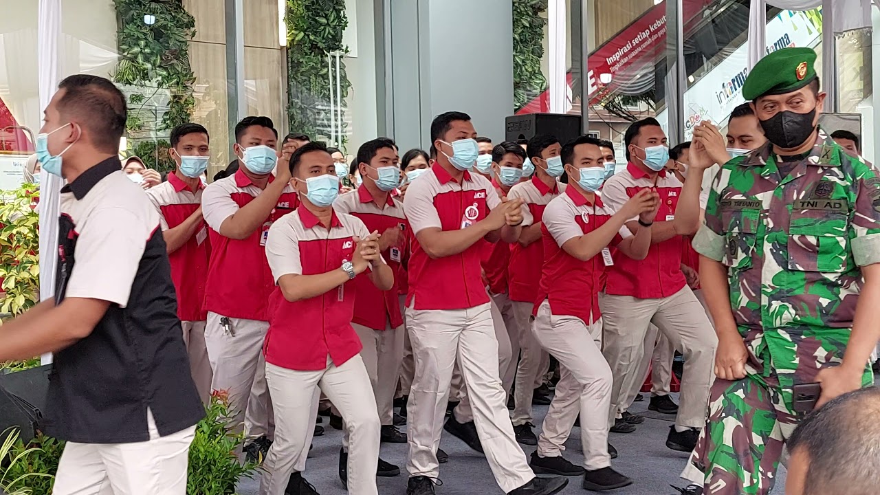 [4K] Yel-Yel Ace Hardware Living Plaza Medan Depan Bupati dan Owner Kawan Lama Group.