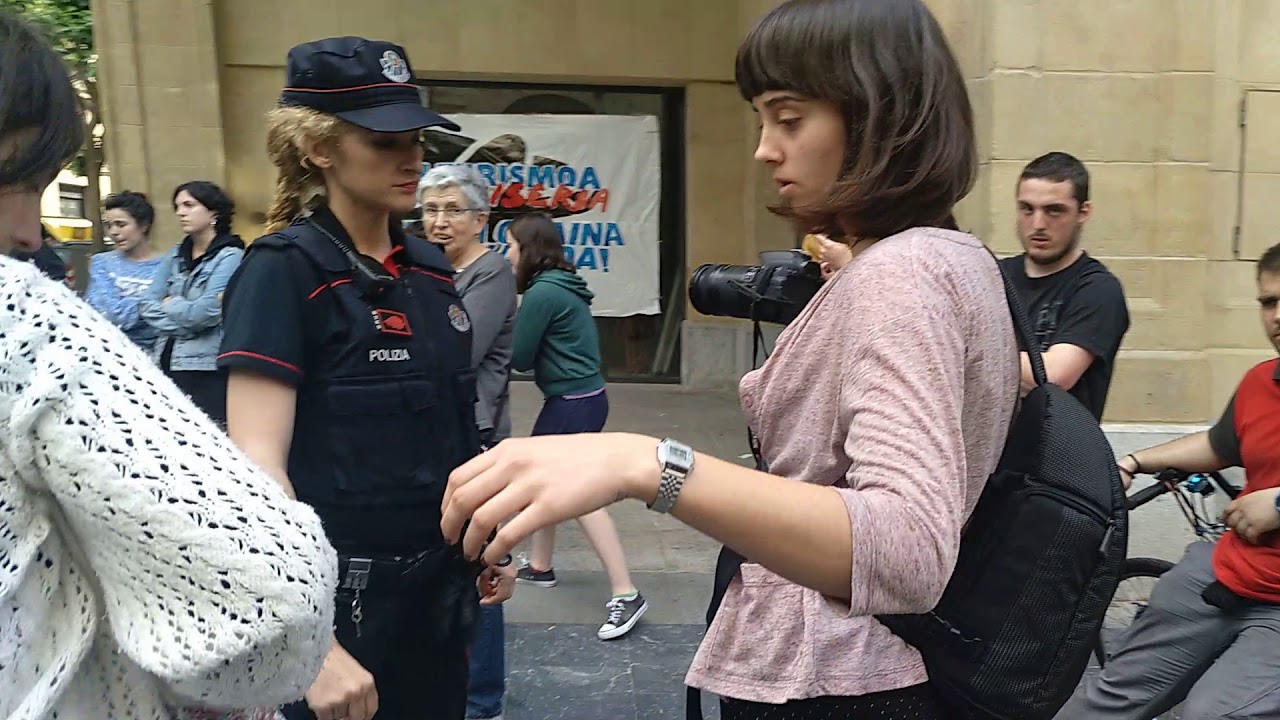 Ertzaintzaren identifikazioak Ernairen prentsaurrekoan (1/2)