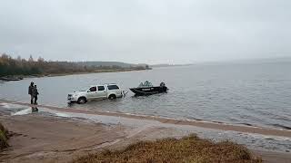 КРУТО ПОПАЛ НА ПРИЦЕП С ВОДЫ. СЛИПОВАНИЕ КАТЕРА.