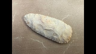 174 - Flintknapping a spall of Keokuk. 1/2