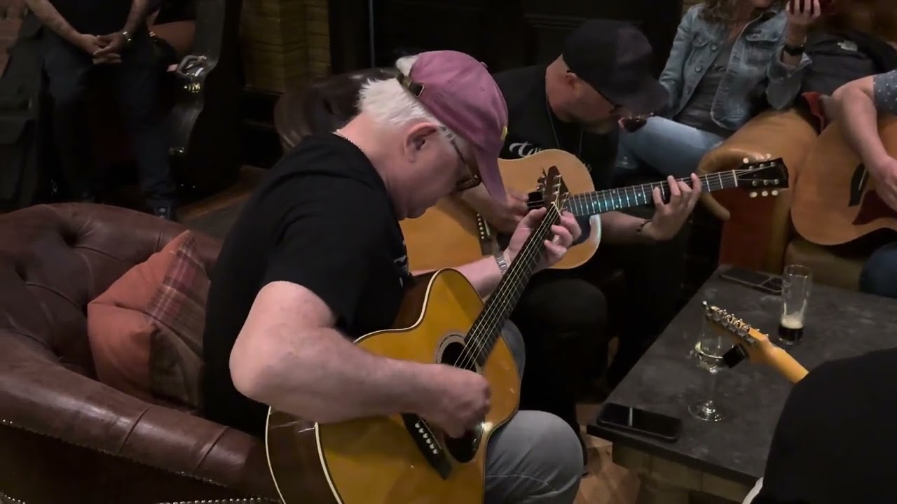 Robbie Mcintosh And Guthrie Trapp Jamming in the bar with fans - Guitar Dreams Retreat 🎸🏴󠁧󠁢󠁳󠁣󠁴󠁿