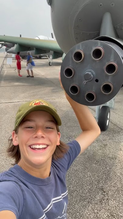 A-10 Warthog - YouTube