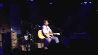 Vince Gill tells a story about his dad and sings 