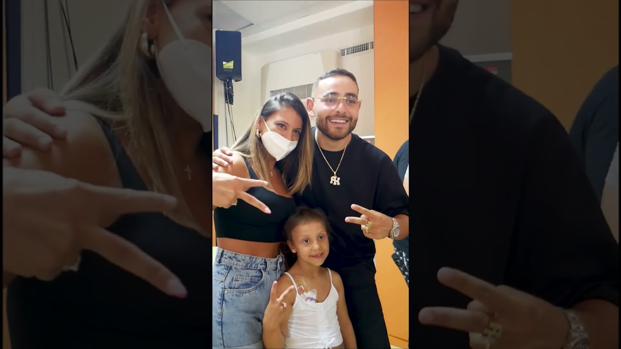 È nu juorno buono! : Rocco Hunt fa visita ai bambini del polo oncologico Pausilipon