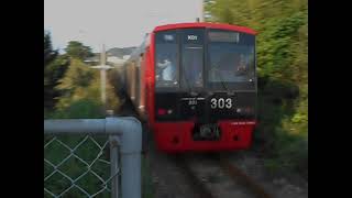 福岡市営地下鉄空港線直通列車(303系K01編成)・一貴山駅を発車