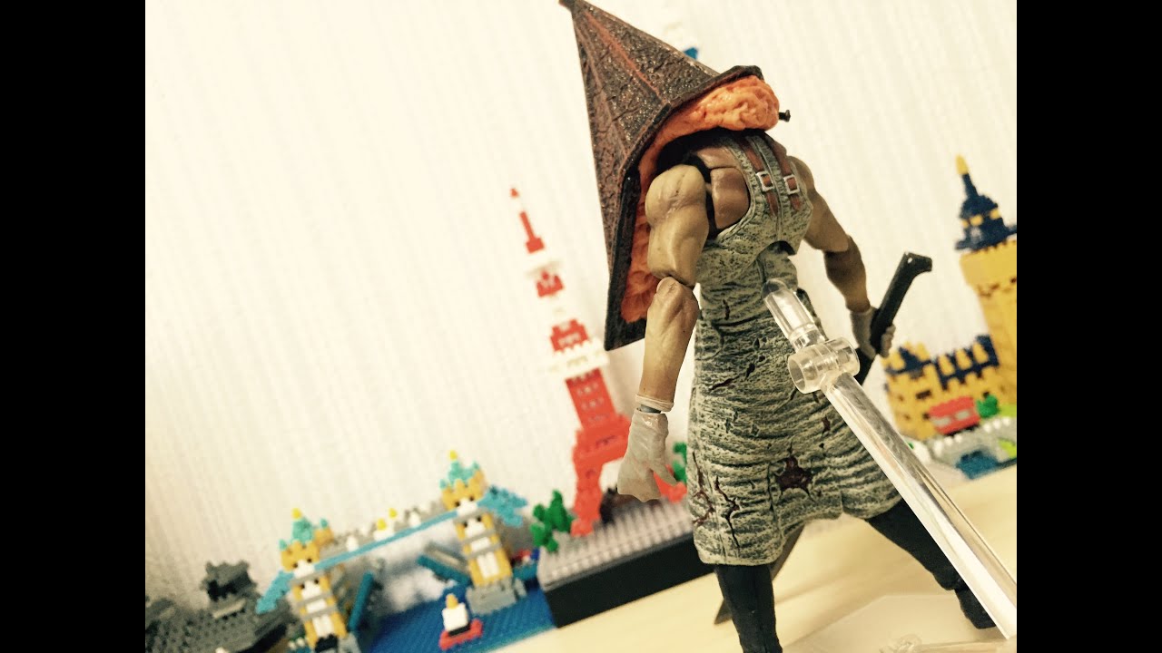 サイレントヒルの三角頭が被っている三角の中はどうなっていますか レッド ピラミッド シング 中身