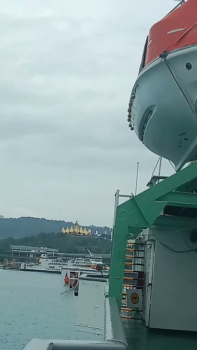 Merapat di pelabuhan Bakauheni #shorts #bakauheni #kapal