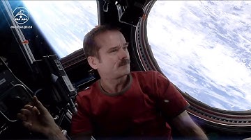 What does space smell like? Astronaut Chris Hadfield answers your questions