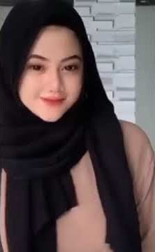 cewek jilbab goyang simpel