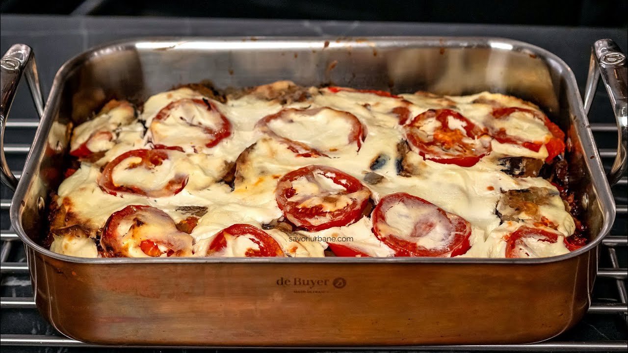 Musaca de vinete - rețeta mamei mele (cu carne tocată, vinete rumenite și ardei copți) Savori Urbane